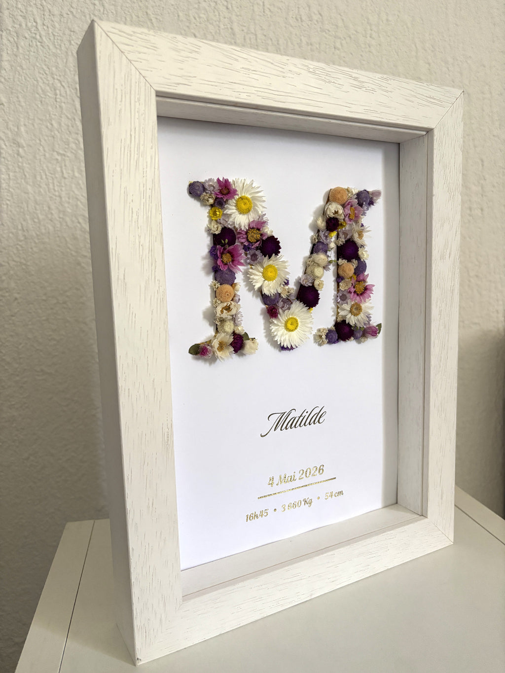 Tableau de naissance personnalisé avec fleurs séchées